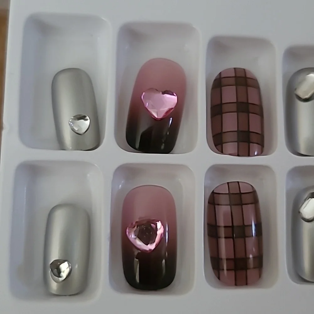 3D Rhinestone Hearts Plaid Press On Nails